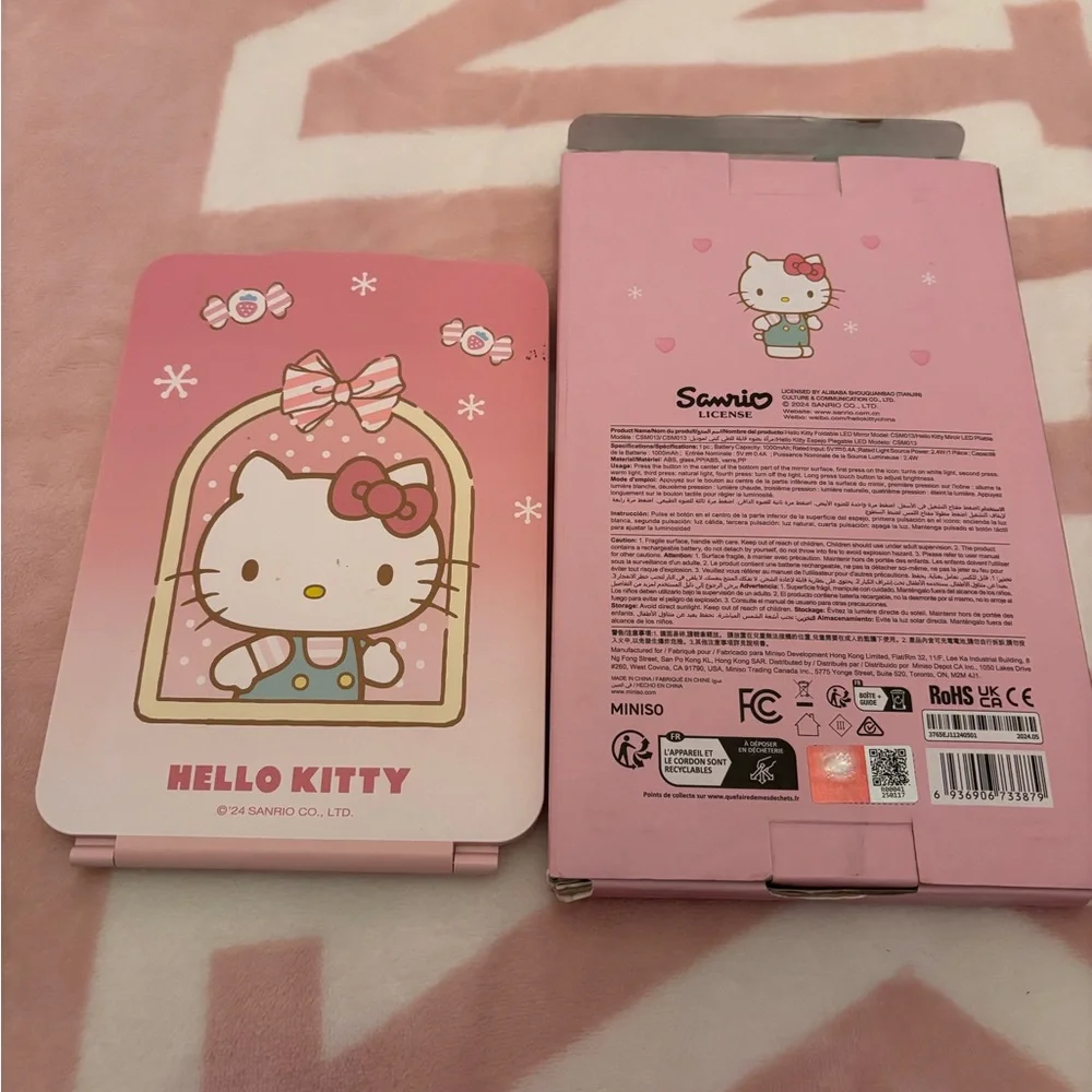 Hello Kitty Compact Mirror - Picture 2 of 4